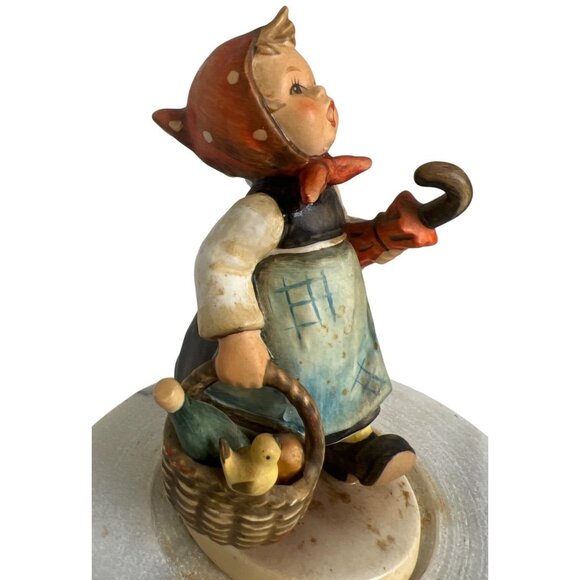 1971 Goebel Hummel Figurine Singing Girl With Basket & Umbrella #382 W. Germany - Picture 1 of 9